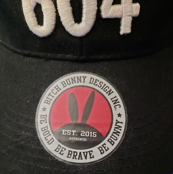New Vintage B!tch Bunny Snapback - Picture 3 of 3